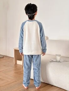 SHEIN 兒童 2 件組大童男孩拼色字母刺繡毛絨布家居服套裝 秋季 - 藍白色 - 查看 2