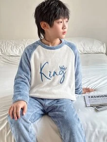 SHEIN 兒童 2 件組大童男孩拼色字母刺繡毛絨布家居服套裝 秋季 - 藍白色 - 查看 3