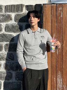 DAZY 灰色對比領 Polo 領提花下擺羅紋微鬆版型男士毛衣 - 灰色 - 查看 5