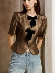 SHEIN بلوزة نسائية أنيقة للمواعدة بتصميم أكتاف مربعة وأكمام بتلات وخصر مشدود مع فيونكة - بني مخاوي - مشاهدة 3
