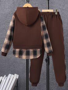 SHEIN Vacaura 青少年男孩假兩件式格紋拼接連帽衛衣與運動長褲套裝，字母印花連帽套頭慢跑褲套裝 - 棕色 - 查看 2