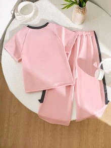 SHEIN Playful Pals 女童 2 件式休閒套裝，落肩短袖 T 恤搭配前胸蝴蝶結印花、對比條紋蝴蝶結裝飾寬腿長褲，返校穿搭服飾 - 粉色 - 查看 2