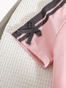 SHEIN Playful Pals 女童 2 件式休閒套裝，落肩短袖 T 恤搭配前胸蝴蝶結印花、對比條紋蝴蝶結裝飾寬腿長褲，返校穿搭服飾 - 粉色 - 查看 6