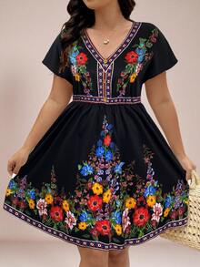 SHEIN VCAY 大码蝙蝠袖短袖V领花卉印花连衣裙 - 黑色 - 查看 5