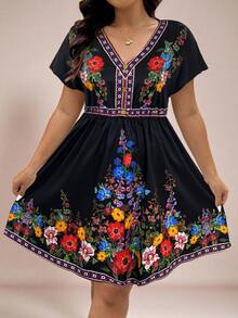 SHEIN VCAY 大码蝙蝠袖短袖V领花卉印花连衣裙 - 黑色 - 查看 1