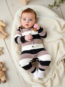 SHEIN Bộ jumpsuit trẻ em bé trai/chập chững mặc thường ngày, phối màu tương phản, có mũ, họa tiết sọc và gấu dễ thương, màu xanh trắng, phong cách gia đình đồng bộ, phù hợp chụp ảnh mùa thu - Nhiều màu - Xem 3