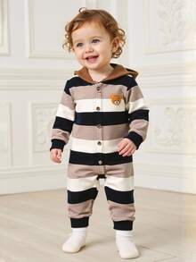 SHEIN Bộ jumpsuit trẻ em bé trai/chập chững mặc thường ngày, phối màu tương phản, có mũ, họa tiết sọc và gấu dễ thương, màu xanh trắng, phong cách gia đình đồng bộ, phù hợp chụp ảnh mùa thu - Nhiều màu - Xem 1