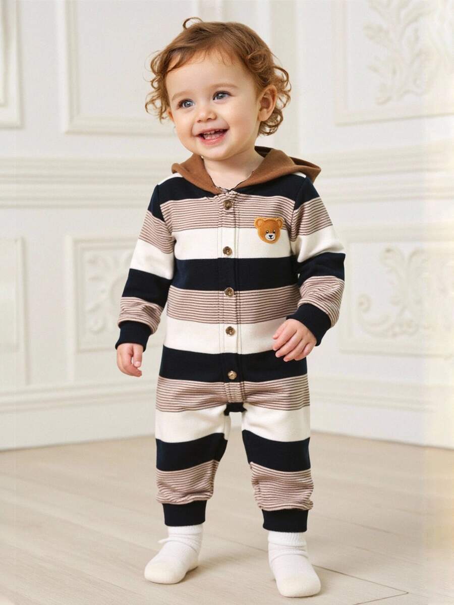 SHEIN Bộ jumpsuit trẻ em bé trai/chập chững mặc thường ngày, phối màu tương phản, có mũ, họa tiết sọc và gấu dễ thương, màu xanh trắng, phong cách gia đình đồng bộ, phù hợp chụp ảnh mùa thu - Nhiều màu - Xem 1