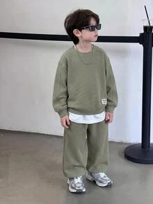 軍綠色