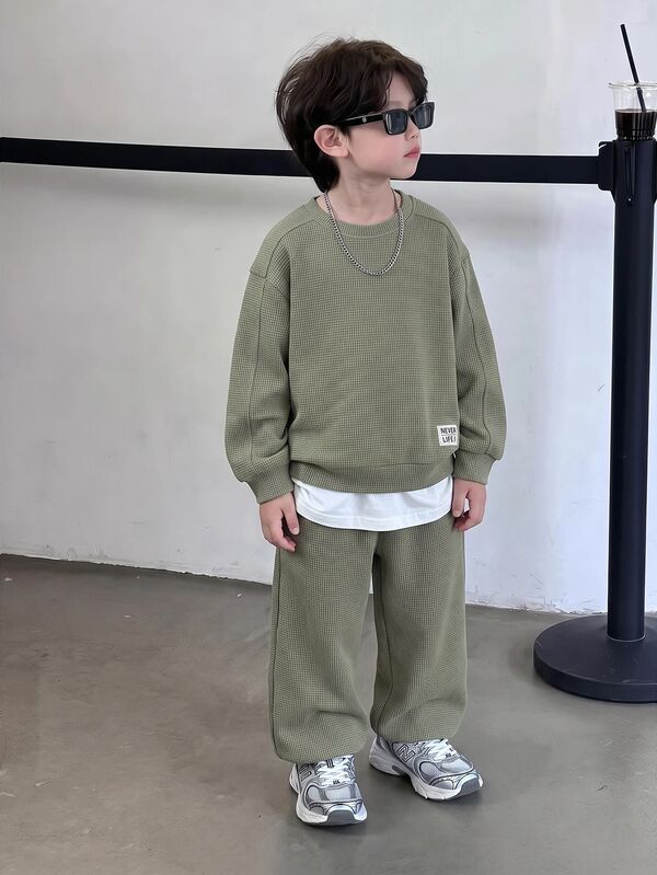 Kids Young Boys Decorative Woven Label Knit Soft Crew Neck Long Sleeve Pullover Sweatshirt And Elastic Waist Cuffed Long Pants 2pcs/Set, Comfortable Versatile Fashionable Daily Cute Casual Minimalist Basic Style, Suitable For Indoor, Outdoor Skiing, Daily Wear, Sports, Play, Party In Autumn/Winter