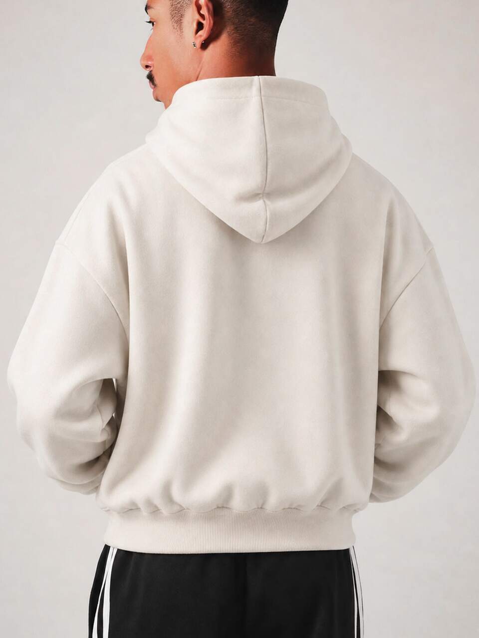 Moletom Oversized com Capuz, Estampa de Logotipo em Relevo Tom sobre Tom no Peito e Capuz Grande para Outono e Inverno