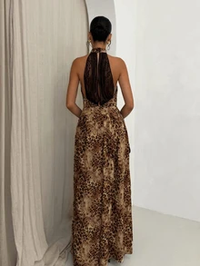 SHEIN Glamour Macacão Feminino com Estampa de Leopardo, Renda em Contraste, Gola Halter e Decoração Metálica - Castanho - Visão 2
