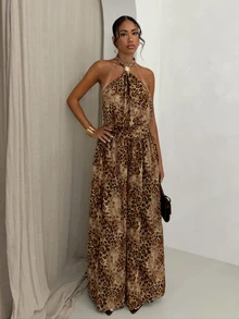 SHEIN Glamour Macacão Feminino com Estampa de Leopardo, Renda em Contraste, Gola Halter e Decoração Metálica - Castanho - Visão 5