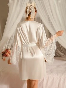 DelicateAllure فستان نوم نسائي أنيق بلون موحد مع تطريز دانتيل وأكمام واسعة - أبيض - مشاهدة 3