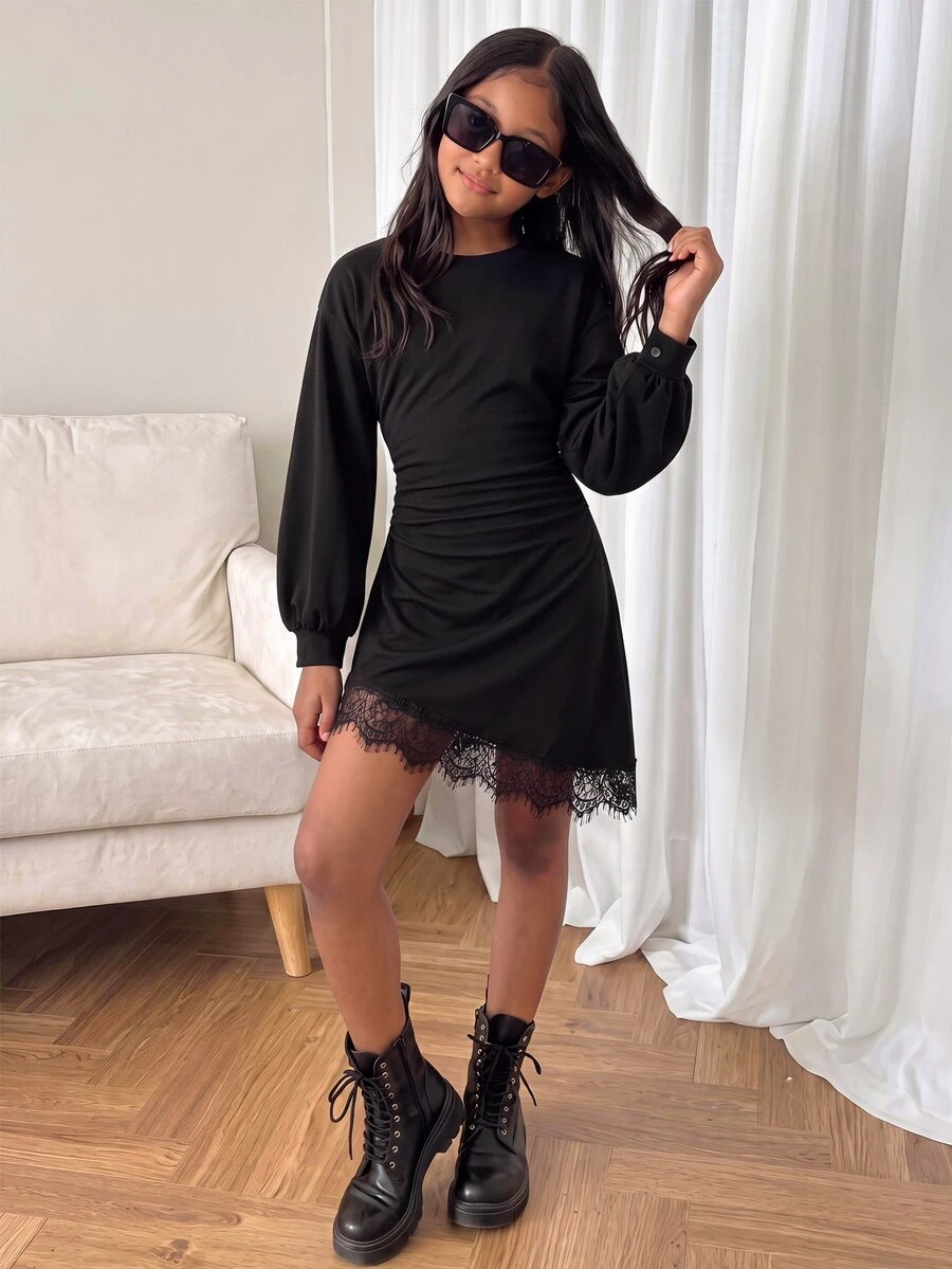 SHEIN 青少年女孩黑色優雅圓領不對稱下擺蕾絲拼接收腰短袖迷你洋裝 - 黑色 - 查看 1