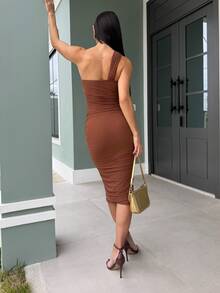 Yohana Edit Gaun Midi Tanpa Lengan Asimetris Berkerut Gaya Vintage Wanita Warna Cokelat, Potongan Bodycon dari Kain Jala - Coklat - View 2