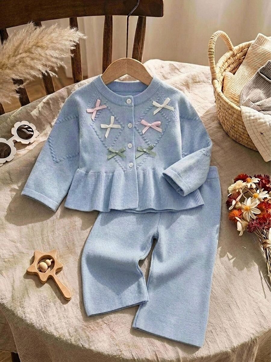 SHEIN طقم بناتي من كارديجان محبوك بأكمام طويلة مزين بفيونكة وبنطلون محبوك للخريف والشتاء - الأزرق - مشاهدة 1