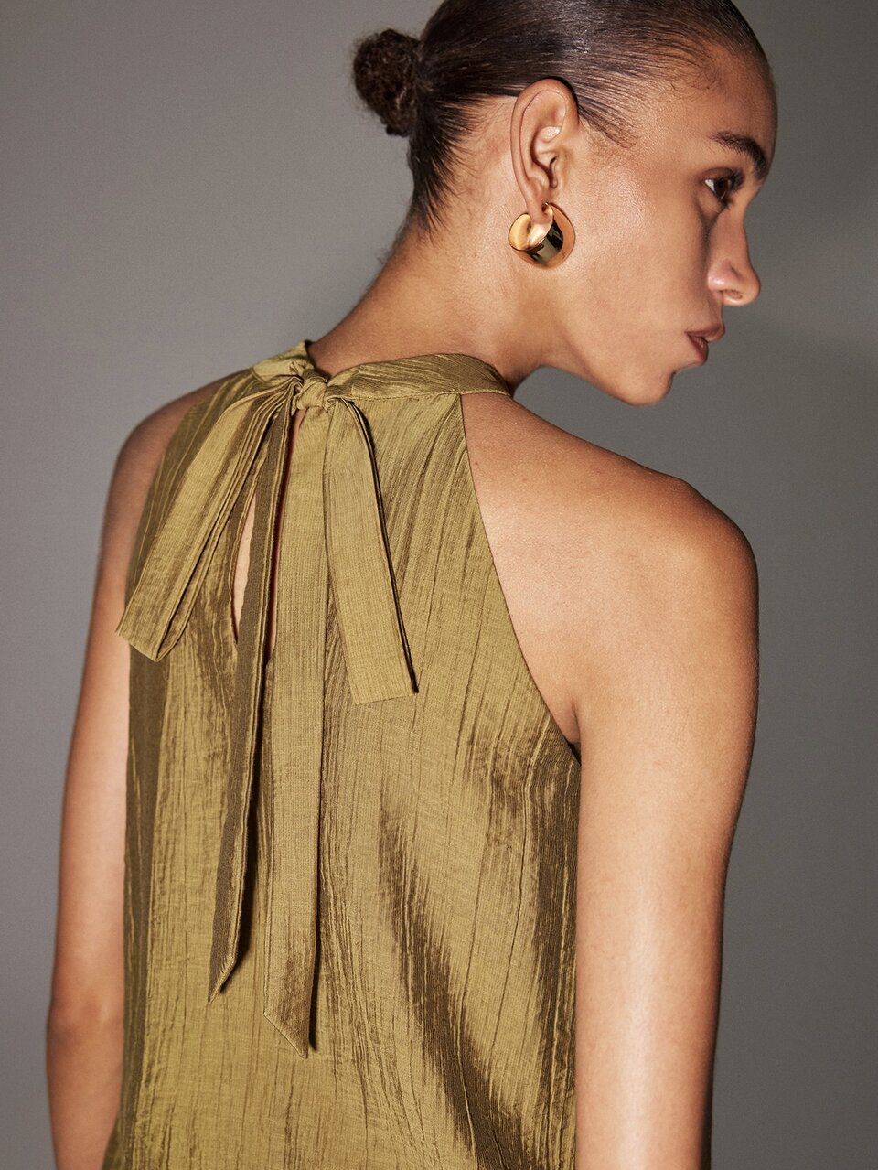 Anewsta Essential Autumn Tops Women's Halter Neck Vertical Stripe Textured Crinkled Fabric Green Blouse, Suitable For Vacation, Commuting And Daily Wear