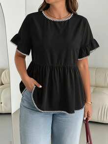 SHEIN Essnce Blus Wanita Ukuran Besar dengan Hiasan Bunga Kerang, Leher Bulat, dan Trim Ruffle, Lengan Pendek, Cocok untuk Musim Panas, Kantor, Warna Hitam Putih, Gaya Kasual Elegan. - Putih - View 3