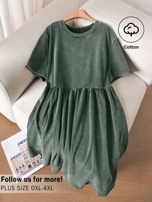 CosyJoli Plus Size Women Round Neck Pleated Casual Daily Wear Snow Flake Print Dress - Green - View 3