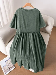 CosyJoli Plus Size Women Round Neck Pleated Casual Daily Wear Snow Flake Print Dress - Green - View 2