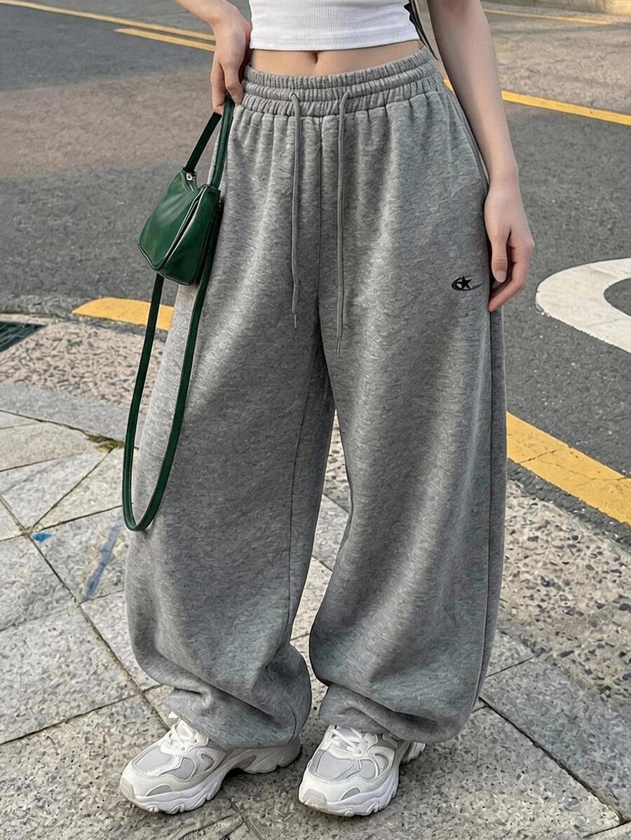 DAZY 女款寬鬆曲腿印花休閒運動街頭風運動長褲,春秋款 - 灰色 - 查看 1