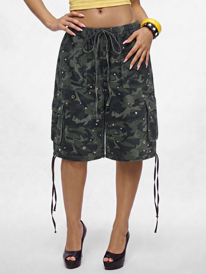 Grunge Punk Shorts vaqueros de pierna recta sueltos con camuflaje callejero, remaches metálicos y strass de colores estilo punk para festival de música de verano