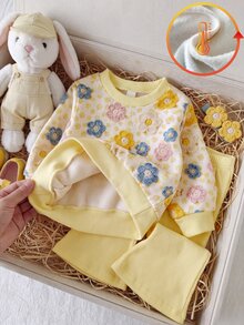 SHEIN 2件組幼兒女嬰衛衣長褲套裝，可愛甜美奶油黃3D花朵波點，長袖圓領加厚羅紋，生日秋季穿搭 - 彩色 - 查看 13
