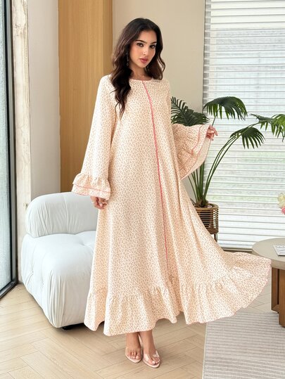 Yasmyna Damen-Kleid im türkisch-arabischen Stil, hellrosa mit Blumenmuster, kontrastierendem Besatz, Rundhalsausschnitt, Knopfleiste vorne, doppellagigen Rüschen, Glockenärmeln, Fischschwanzsaum, lockerer Passform