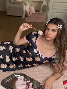 SweetSlumber Gaun Tidur Mini Lengan Pendek Wanita Motif Beruang Polkadot Manis dan Lucu dengan Warna Kontras dan Renda - Hitam - View 6