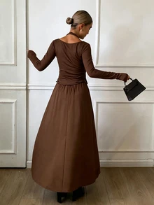 DAZY Setelan Santai Wanita untuk Liburan: Kaos Halter Neck Polos dan Rok Berkerut - Coffee Brown - View 7