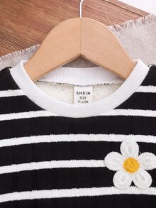 SHEIN 女嬰可愛休閒針織秋冬條紋與花卉圖案衛衣長褲套裝 - 黑與白 - 查看 4