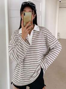 DAZY 女款鈕扣半開襟條紋撞色寬鬆版型秋季大尺寸T恤 - 酒紅色 - 查看 1