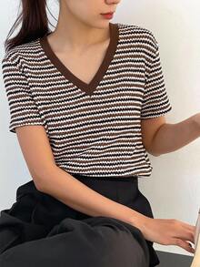 DAZY 女款夏季棕色條紋拼接V領休閒街頭通勤辦公短袖T恤商務休閒女裝 - 棕色 - 查看 6
