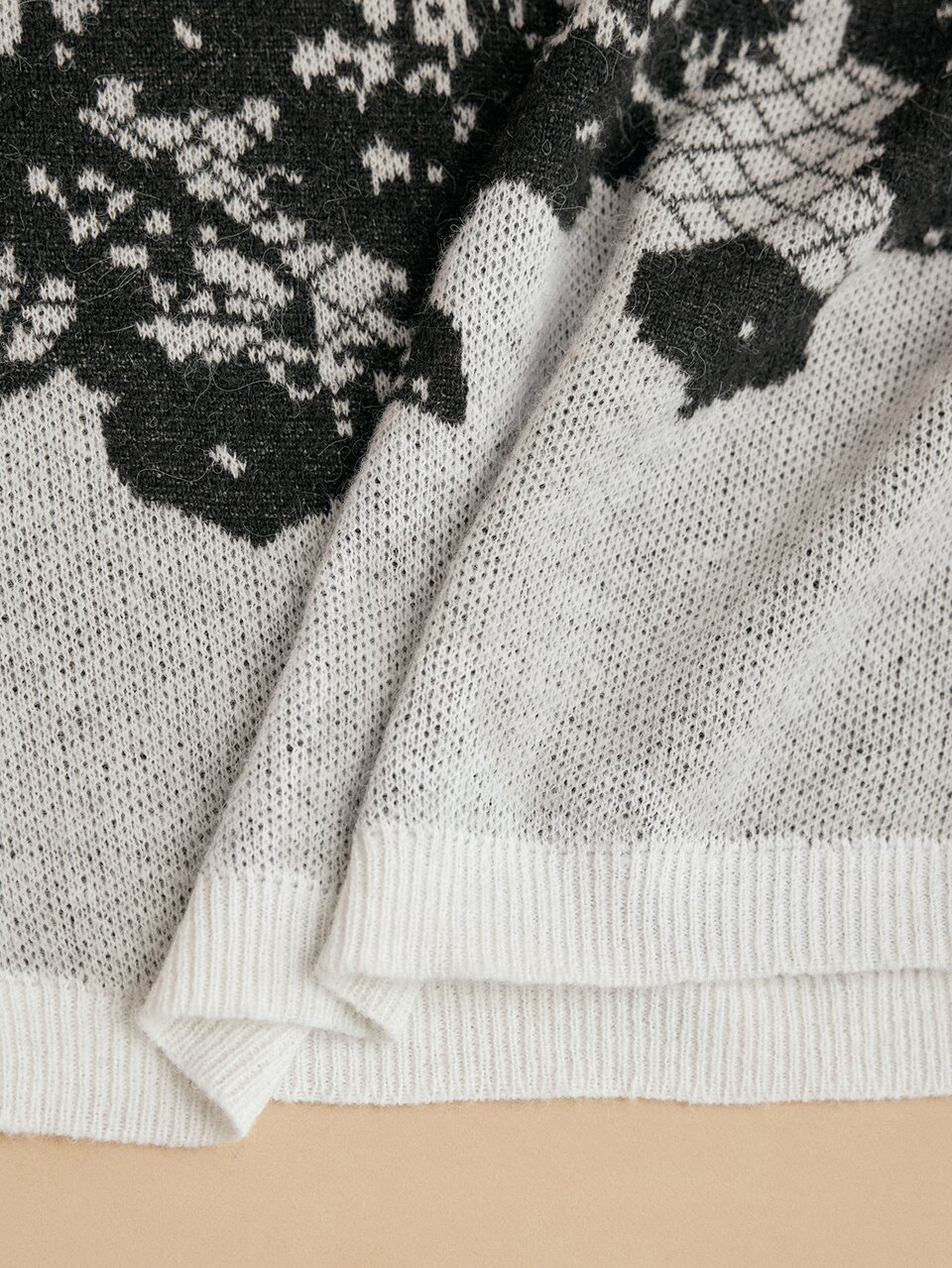 MOTF ELEGANT ROUND NECK FLORAL JACQUARD PATTERN BLACK & WHITE SWEATER TOP, AUTUMN/WINTER