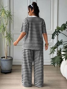 SHEIN EZwear 大尺碼夏季休閒條紋T恤與長褲2件套裝 - 黑與白 - 查看 2