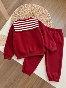 SHEIN 女嬰紅色保暖內裡刷毛落肩寬鬆套頭運動衫休閒百搭褲裝套裝，附條紋披肩，3件套，厚實保暖內裡刷毛款，適合冬季聖誕 - 酒紅色 - 查看 7