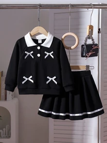 SHEIN YOUNG Girs 2件組小女孩秋季學院風對比領蝴蝶結 Polo 運動衫與百褶裙套裝，秋季服飾 - 黑色 - 查看 4