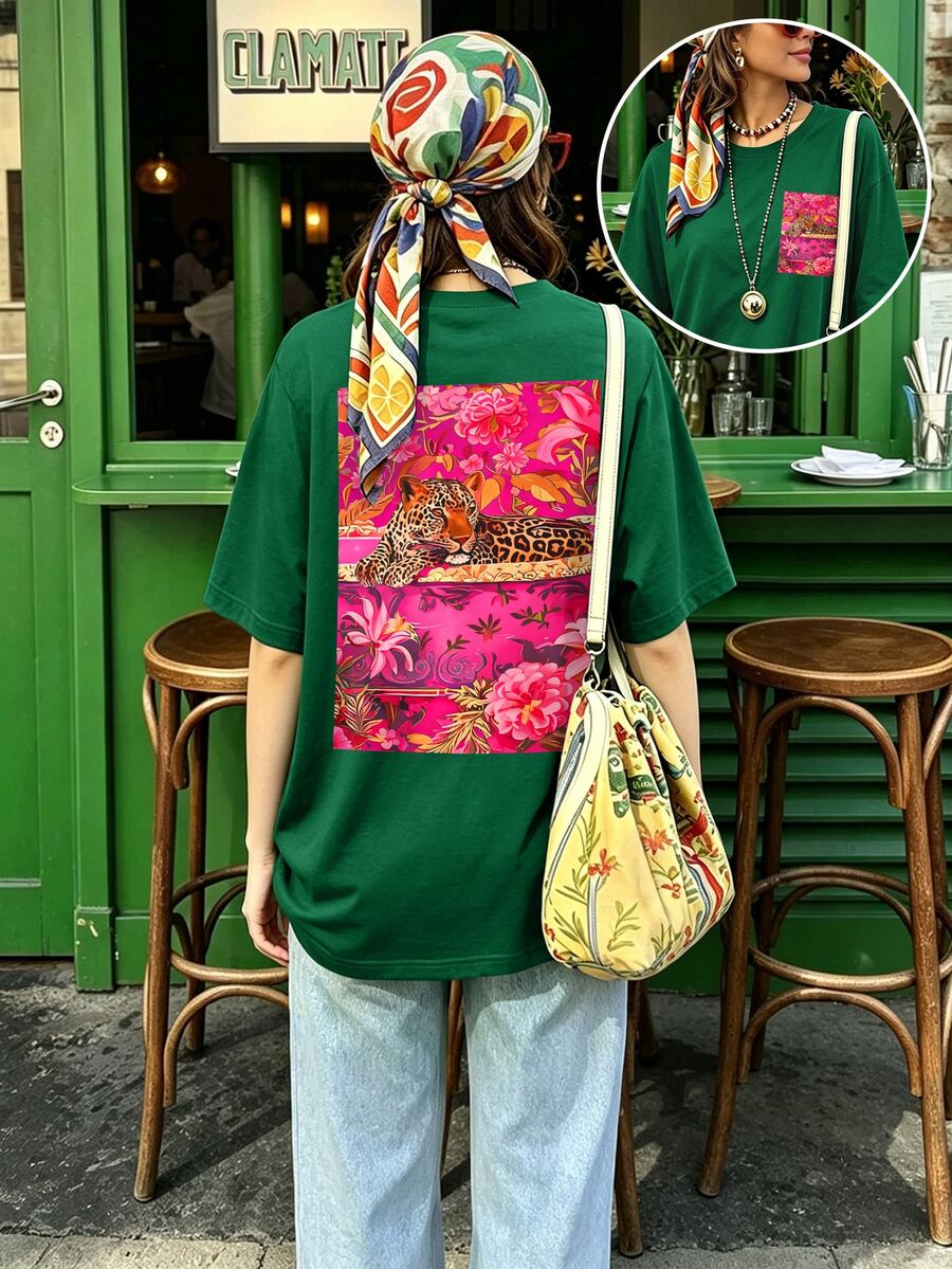 SHEIN LUNE 女款圓領短袖T恤,背面粉色花卉豹紋藝術圖案,胸前口袋,落肩寬鬆休閒上衣,復古波希米亞風 - 綠色 - 查看 1