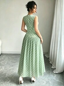 Modelyn 白色波點圖案深咖啡色法式雪紡長洋裝，女款低領無袖收腰修身設計，抓皺腰部顯瘦，夏季度假風優雅日常穿搭 - 彩色 - 查看 2