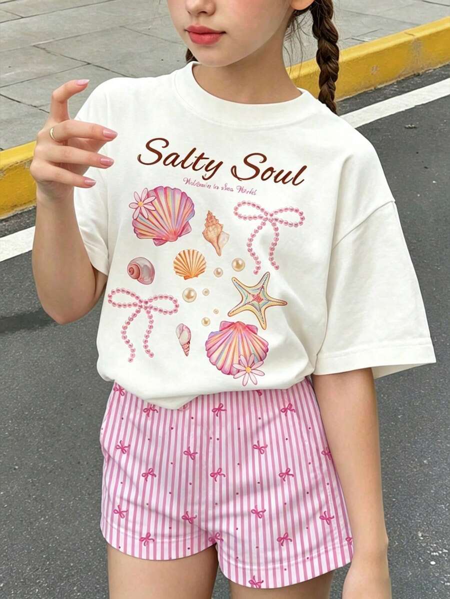 少女圆领字母贝壳印花短袖T恤和条纹短裤两件套,休闲简约风格,适合春夏日常穿着、街头风、居家、度假、农场、度假村等场合。 - 彩色 - 查看 1