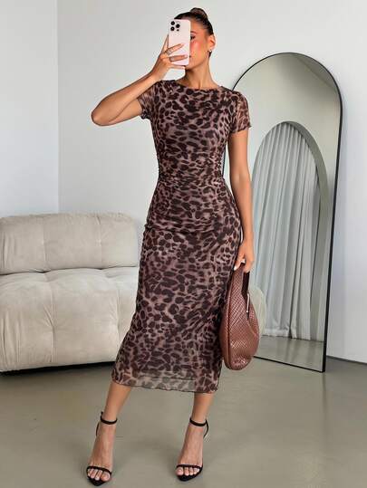 Lavishia Women's Leopard Print Round Neck Short Sleeve Pleated Fitted Midi Dress Cheetah Print Night Out Date Night Club Brown Summer Sexy
