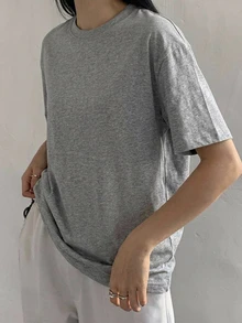 DAZY 女款純色圓領短袖休閒百搭T恤，適合校園秋季穿搭 - 深灰色 - 查看 2