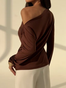 Aloruh Minimalist Commuter Autumn/Winter New Oblique Shoulder Pleated Slim Fit Women T-Shirt - Brown - View 3