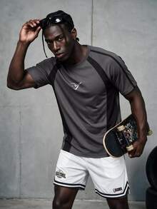 Sport MetroGents 灰色與黑色拼色短袖運動T恤，戶外休閒時尚男士印花T恤 - 深灰色 - 查看 6