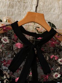 DreamSkyne Court Retro 大码女式蕾丝刺绣复古黑色短袖中长连衣裙 女装 夏季服装 女式连衣裙 生日女装 优雅礼服 女装 - 黑色 - 查看 8