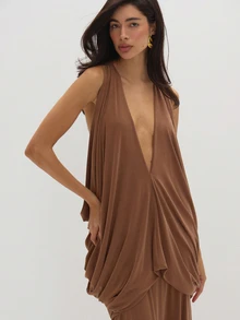 MUSEYN Brown Chocolate Plunge Neckline Draped Back Maxi Dress Elegant Dramatic Vacation Evening Wedding Guest Fall New Season Capsule Wardrobe - Brown - View 5