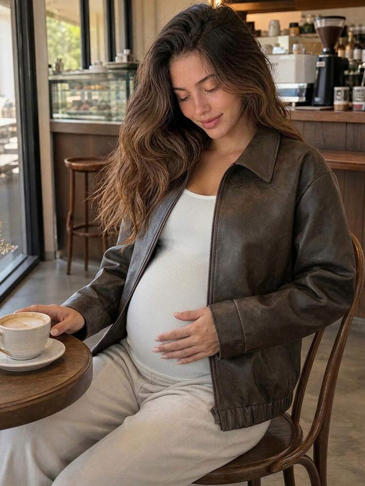 Dazy Maternity 純色寬鬆長袖翻領拉鍊PU外套 休閒街頭日常 春秋冬孕婦常規夾克 - 棕色 - 查看 4