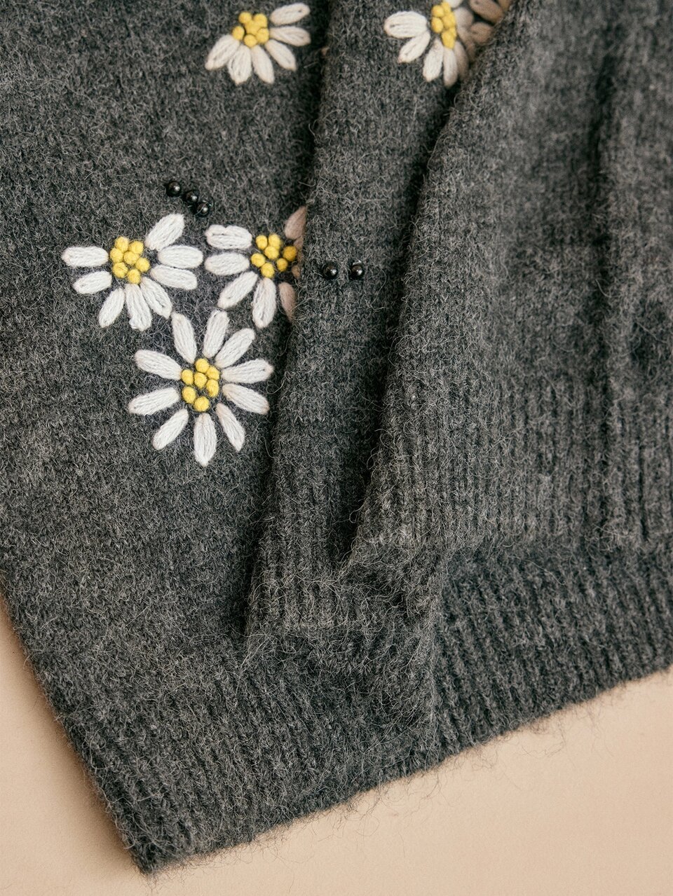 MOTF WOMEN'S AUTUMN/WINTER DAISY PATTERN BEADED DECOR DROP SHOULDER LOOSE SWEATER