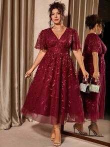 Cravure Vestido elegante de fiesta rojo de talla grande con cuello en V, malla y volantes con lentejuelas en el bajo - Burdeos - Ver 7